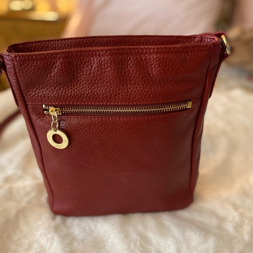 Classic Red Leather Crossbody Bag with Adjustable Strap - Picture 2 of 6